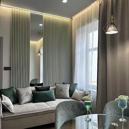 Family Boutique 3 Apartment *