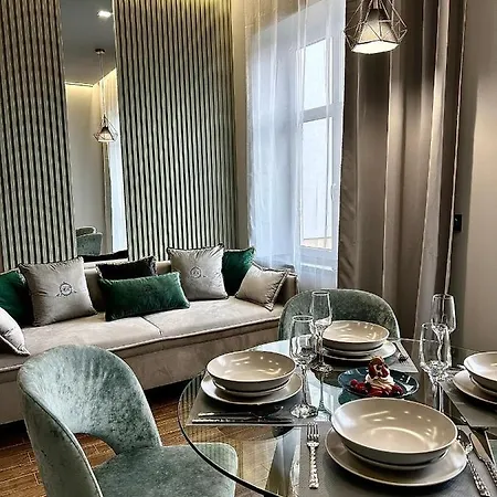 Family Boutique 3 Apartment *