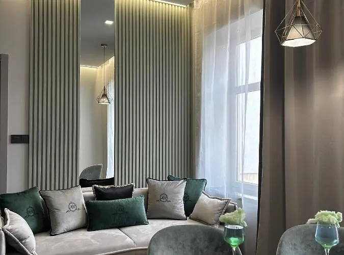 Family Boutique 3 Apartment *